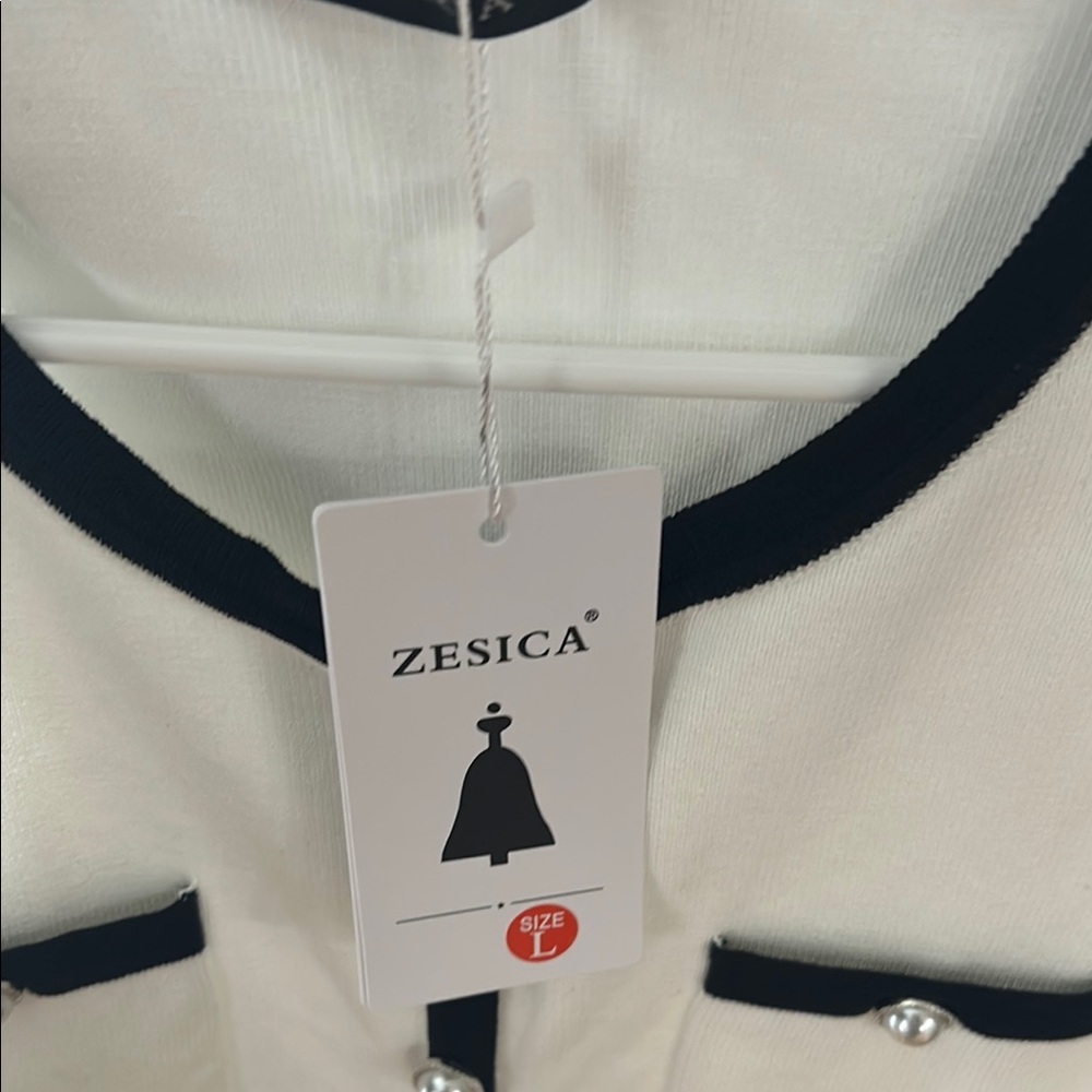 Black and White Sleeveless Sheath Dress - Picture 3 of 7